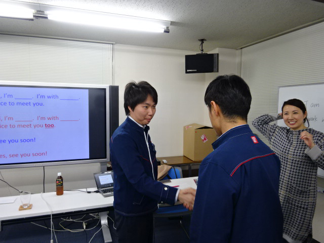 社内英語研修を始めました。